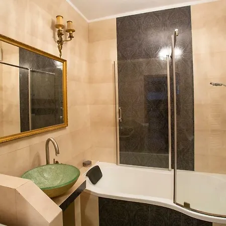 Bruna 9, Pictoresque And Exclusive Studio Mokotow Invoice, Metro, Parking * Warsaw